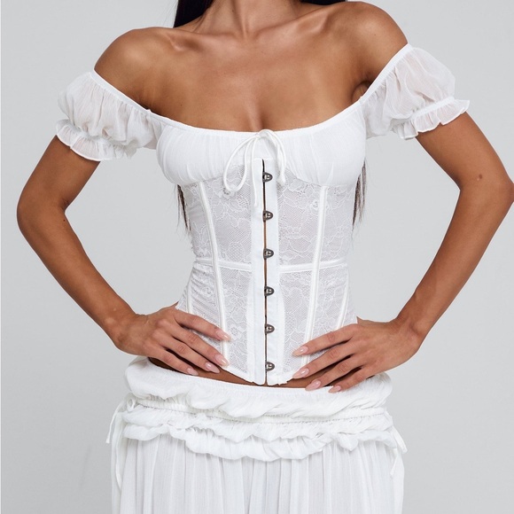 Elegant White Off-Shoulder Corset and Skirt Set - Picture 2 of 6